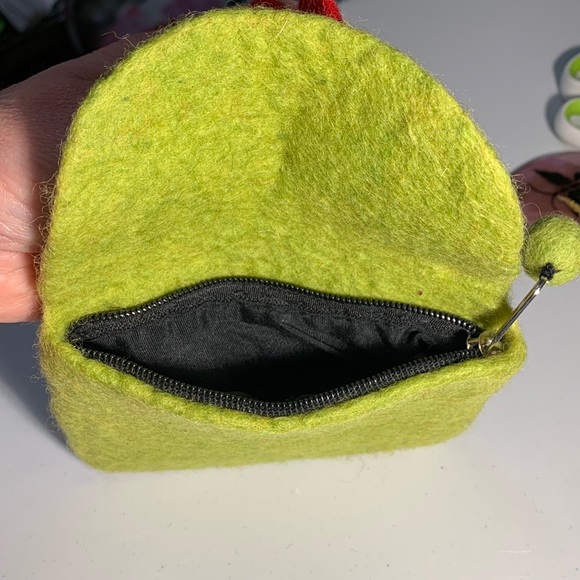 Green Felted Purse with Red and Cream Flower and Zip Closure - Picture 3 of 5